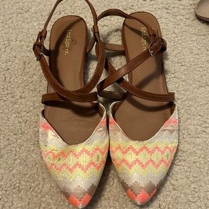 Like new coral/gold/yellow Flats